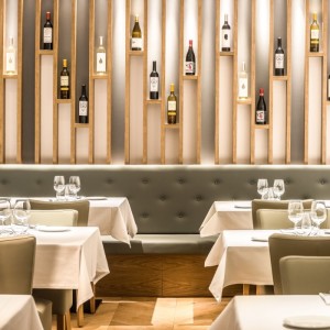 botellero-pared-decorativa-restaurante-cullera-de-boix-by-batua-interiores-creativos2-700x700