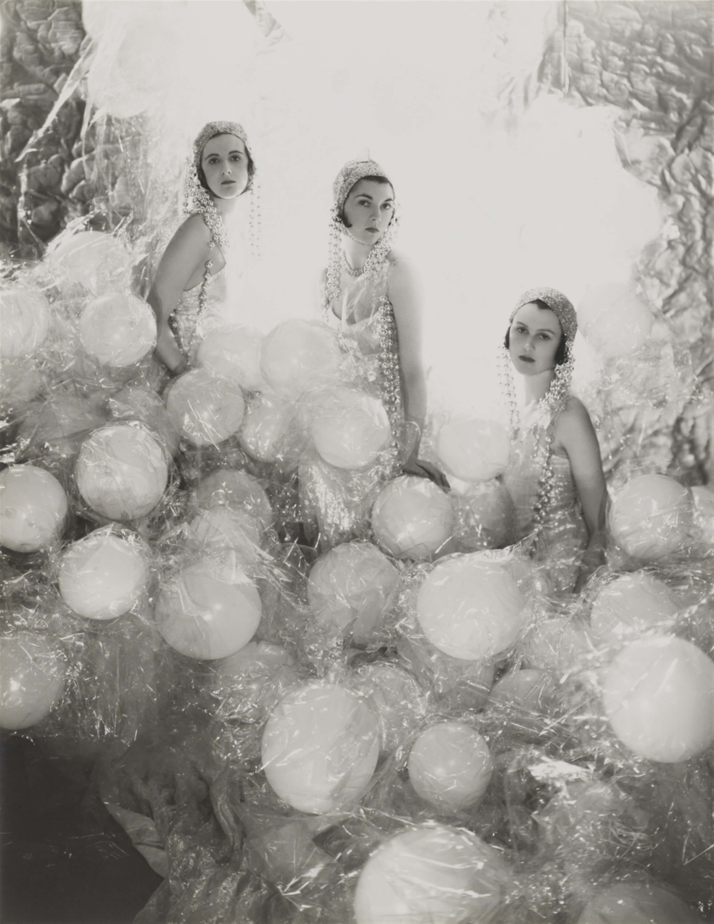 Lempertz-1050-55-Photography-Cecil-Beaton-Soapsuds-Group-at-the-Liv